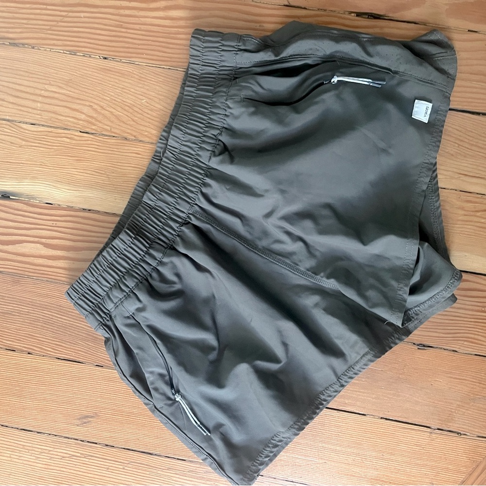 Vuori Dash Shorts sz Small